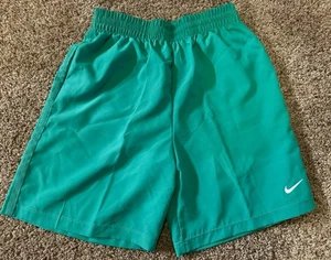 Nike Jugend Große L grün Dri-FIT Multi Trainingsshorts DX5382-324 Standard Passform - Bild 1 von 10