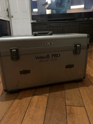 Sony Video 8 LCH-V200 Aluminum Hard Case Only - - - E1796 - Image 1 of 4