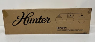 Hunter Hepburn 25 pulgadas Tocador moderno de latón dorado de 3 luces de vidrio esmerilado Foto 1 de 2