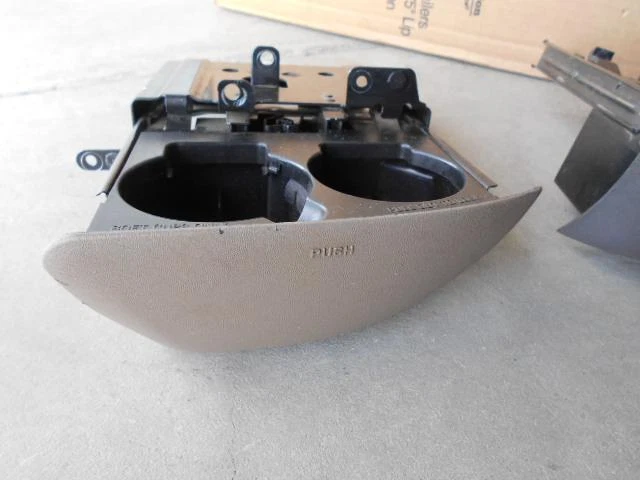 1999-2003 Ford F150 XLT /'99-'02 EXPEDITION NAVIGATOR Dash CUP Holder OEM -BEIGE - Image 1 of 1