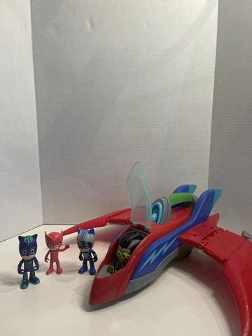 PJ Masks PJ Air Jet ( Doesnt Work) with 4 figures bundle Cover