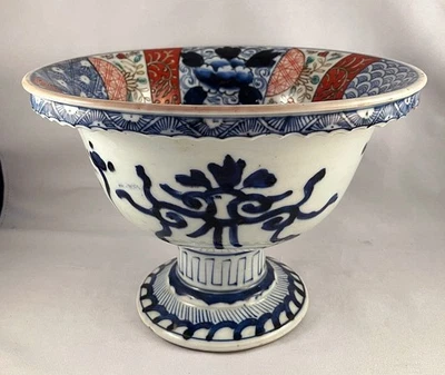 Antiguo pedestal japonés Imari haisen cuenco taza de sake lavadora: borde con falda inusual Foto 1 de 4