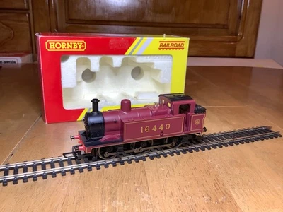 Hornby R2942 LMS Maroon 0-6-0 Class 3F Tank Loco 16440 - Image 1 of 4