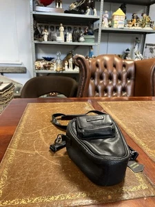 Genuine Fujifilm Leather Camera Carry Case Shoulder Bag Small For Finepix - Picture 1 of 3