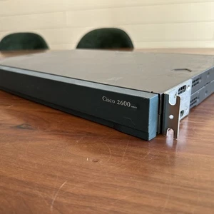 Router modułowy Cisco 2611 z 2MFT-T1-DI - Zdjęcie 1 z 8