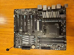 Gigabyte 990FXA-UD3 AM3+ Motherboard - Supports DDR3, ATX Form Factor - Picture 1 of 2
