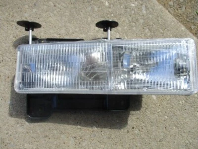 Farol 90-98 Chevy C1500 destro novo A/M com suporte - Imagem 1 de 4