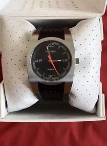 OROLOGIO DIESEL 10BAR DZ-4024 USATO - BATTERIA NUOVA MONTATA - Foto 1 di 8