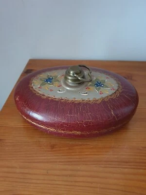 Ancienne bouillotte en métal décorée et peinte à la main début XXe 10x28x20 cm - Photo 1/4