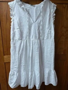 Ladies Top New White Border Anglaise Sleeveless Feminine Top size 16 - Picture 1 of 5