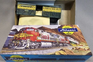 Nuevo de Lote Antiguo Athearn Escala HO Chicago y North Western 40' Stock Caja Coche Kit 1767 15038 - Imagen 1 de 3