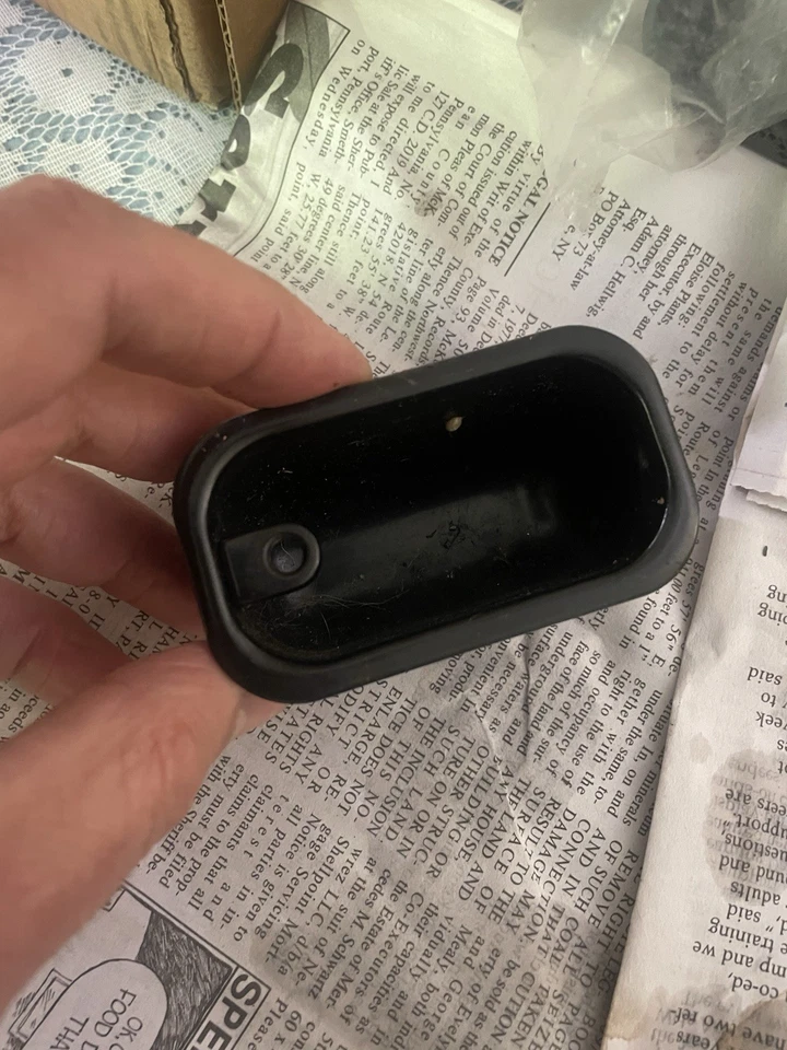 通用原始设备制造商烟灰缸 1995 - 1999 年雪佛兰 Lumina 和蒙特卡罗 14108686 二手 — 第 1/3 张图片