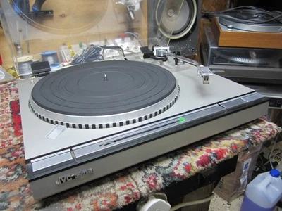 JVC QL-A5R QUARTZ LOCK DIRECT DRIVE AUTO RETURN  TURNTABLE - Image 1 of 4