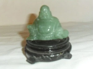 Scultura Di Buddha ridente In Giada e base in legno - Foto 1 di 7
