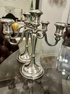 Juego de candelabros vintage Sheffield Silver Co. plateados de 3 brazos (2) hechos en Italia Foto 1 de 4
