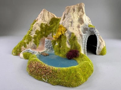 Noch 34730 Curved Single Track Tunnel With Landscaped Scenery - N Gauge - Image 1 of 4