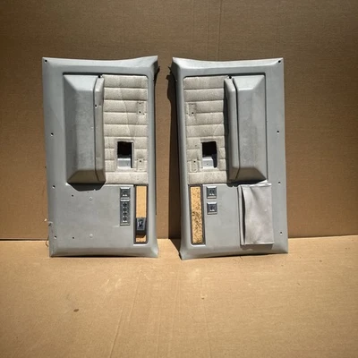 Par de paneles de puerta gris Chevrolet Suburban Silverado 1981-1991 Foto 1 de 4