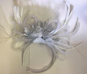 BESPOKE White and Silver Fascinator Headband UK Wedding Ascot Races - Picture 1 of 1