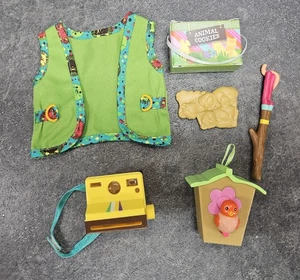 American Girl Wellie Wishers Explore The Outdoors Outfit Set -Vest Camera Cookie - Picture 1 of 5