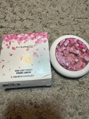 MAC Fleur Real High-Light Powder Boom Boom Bloom Collection New in Box - Image 1 of 4