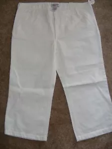NWT $48 GEORGE & MARTHA White Memphis chino capri 10 - Picture 1 of 1