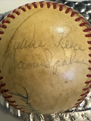 Pee Wee Reese ERNIE BANKS Warren Spahn FIRMADO McPhail OMLB Béisbol 13 Sigs Foto 1 de 4