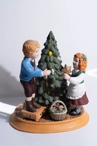 Vintage 1982 Avon Christmas Memories Collection Keeping The Christmas Tradition - Picture 1 of 8