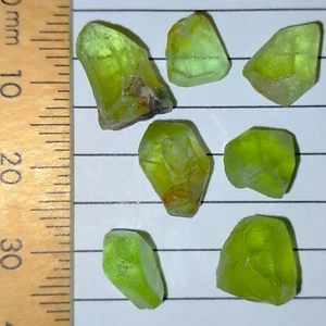 Peridoto piedras preciosas ásperas cristales sueltos naturales paquete Forsterita Olivino 33,2 quilates - Imagen 1 de 6