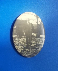 Vintage kompakter Handspiegel mit Mannbild - Bild 1 von 4