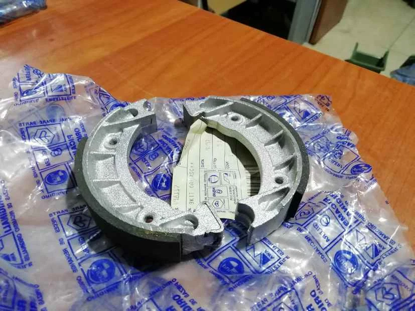 COPPIA GANASCE CEPPI FRENO ANTERIORE PIAGGIO ZIP 1995 498117 NUOVO - Immagine 1 di 1