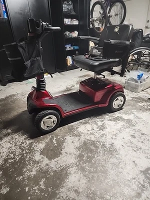 Golden Companion GC440 4-wheel Scooter With Wiring Harness And Lift - Image 1 of 4