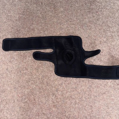Equate Large- Knee Sleeve Pre-Owned in good condition - Image 1 of 4