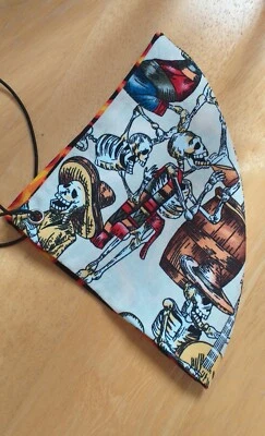 "Wash and reverse" restringable (elastic) reversible, comfortable face masks  - Image 1 of 4