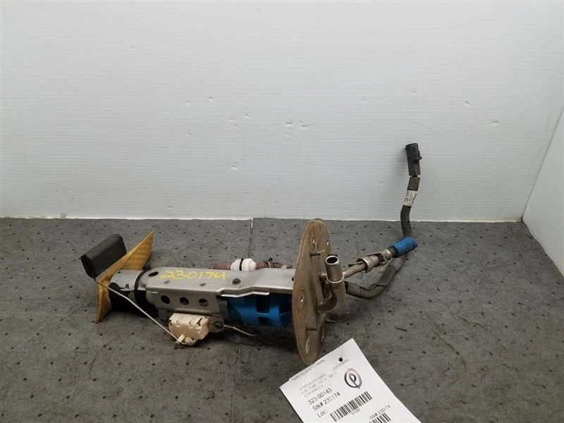 Fuel Pump Assembly Front Of Rear Axle Fits 05-08 FORD E150 VAN 1143000 - Image 1 of 4