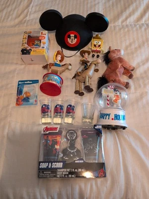 Disney игрушки и другие предметы. Avengers. Pixar. Дробовые очки. Лот из 13 - Изображение 1 из 4