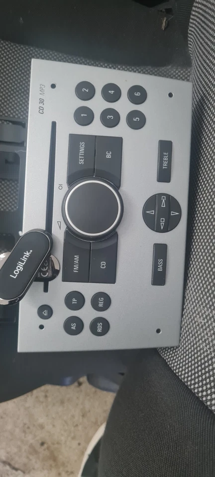 Opel Radio Autoradio Blaupunkt CD30 MP3  mit Code  453116246 Original 13188892 - Bild 1 von 1