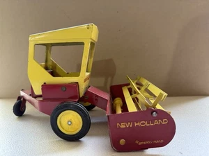 1/16 Ertl Farm Toy New Holland Swather Self Propelled Haybine - Picture 1 of 3