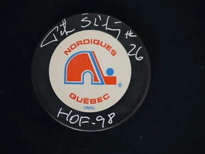 PETER STASTNY SIGNED QUEBEC NORDIQUES TEAM PUCK INSCRIBED "HOF 98" - Image 1 of 2