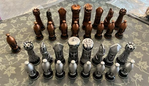 Chess Set Medieval Gothic Duncan Mold Ceramic Felt Bottoms King 4" + extra pc - Imagen 1 de 21