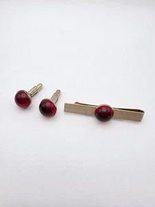 Vintage SWANK Cufflinks & Tie Clip Bar Set Blood Red Lucite Round Gold Tone Mens - Picture 1 of 4