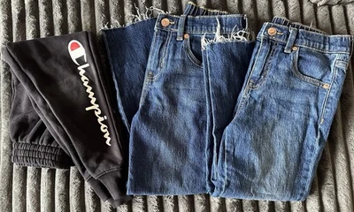 Conjunto de 3 pantalones para niñas (2 pantalones de mezclilla Cat&Jack talla 6 y 1 pantalones deportivos Champion talla 5/6) Foto 1 de 4