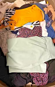 Lotto/scatola vestiti ingrosso 10 pezzi nuovi con etichette rivenditore abbigliamento vendita online - Foto 1 di 3