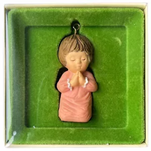 Adorno de sello distintivo niño de la colección cortador de árboles sin ala '78 - Imagen 1 de 8