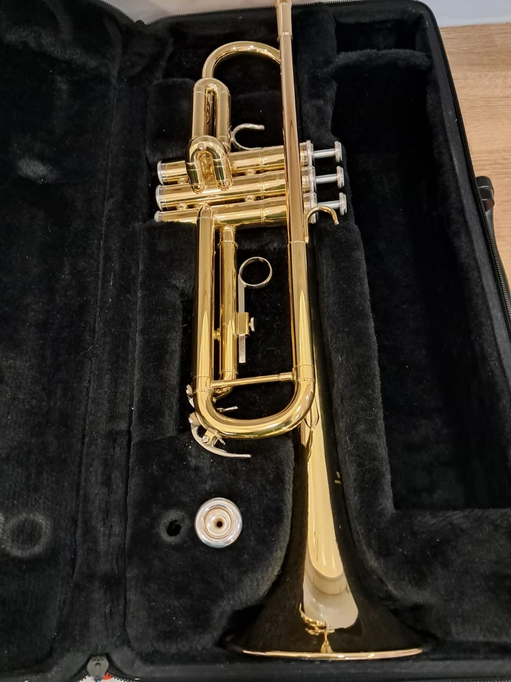 Yamaha YTR‑2335 Bb Student Trumpet – Gold Lacquer  FREE DELIVERY - Image 1 of 4