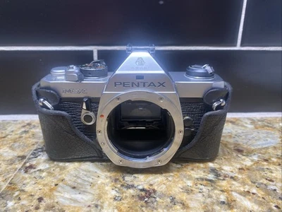 Cuerpo de cámara Pentax MX con medio estuche Foto 1 de 4