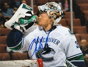 Vancouver Canucks NHL Cory Schneider Autograph 8x10 Photo Pic - Picture 1 of 1