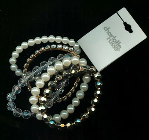 5 CHARLOTTE RUSSE BRACELETS (2M763) 2 FAUX PEARL, 2 METALLIC, 1 CLEA - Picture 1 of 2