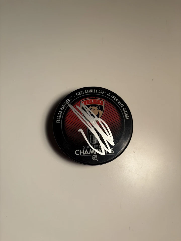 Шайба чемпионов Кубка Стэнли с автографом Александра Баркова из Florida Panthers!! - Изображение 1 из 1