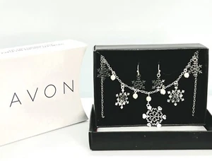 Avon SNOWFLAKE Filigree Necklace & Earrings Set CHRISTMAS Silver Pearl Tones NOS - Picture 1 of 8