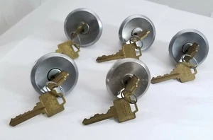 Cilindros Key-in-Knob marca Weiser con llaves, aleta de acero, usados, cerrajero, juego de 5 - Imagen 1 de 6